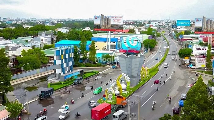 Hạ tầng giao thông trong khu vực này đang được cải thiện và phát triển mạnh mẽ