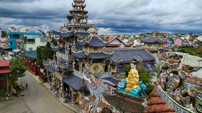 Chùa Linh Phước – Kiến trúc tâm linh độc đáo nổi bật tại Đà Lạt