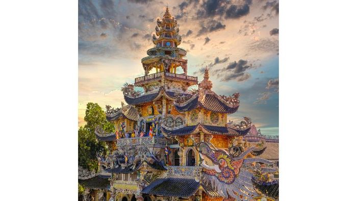 Khám phá những công trình kiến trúc đặc sắc tại Chùa Ve Chai Đà Lạt