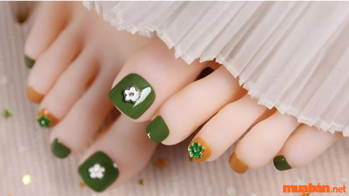 Những mẫu nail chân đẹp nhất 2024