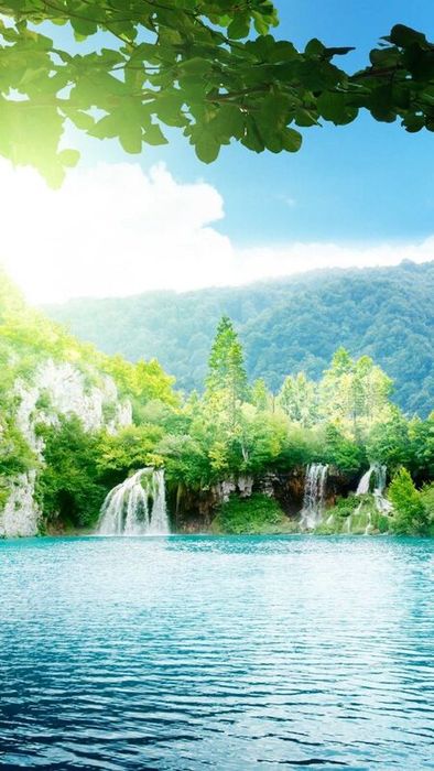Ảnh sông suối phù hợp với kích thước màn hình điện thoại 4