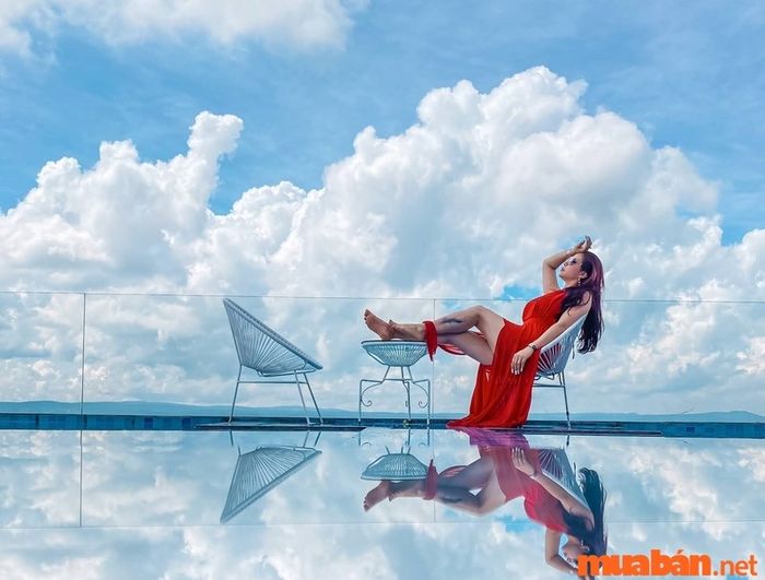 Với cảnh quan ảo diệu của Cổng Trời Bali Đà Lạt, những tấm hình chụp dưới mặt hồ sẽ khiến bạn mê mẩn.