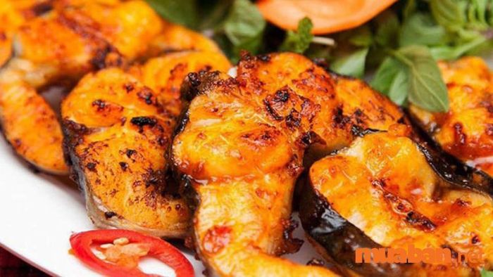Một trong những quán ăn nổi tiếng tại Quận 7, Ẩm Thực Sân Vườn Mái Lá là nơi lý tưởng để thưởng thức món ăn ngon giữa không gian sân vườn thoáng đãng, mang đến trải nghiệm ẩm thực độc đáo.