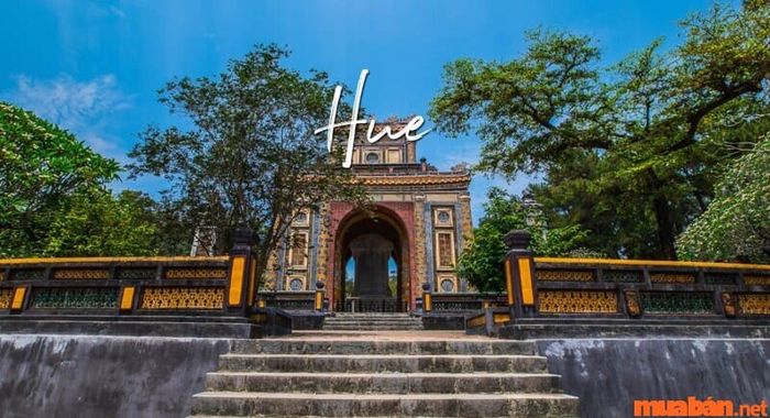 Kinh nghiệm du lịch Huế tiết kiệm: Những bí quyết giúp bạn trải nghiệm Huế với chi phí hợp lý mà vẫn đầy đủ.