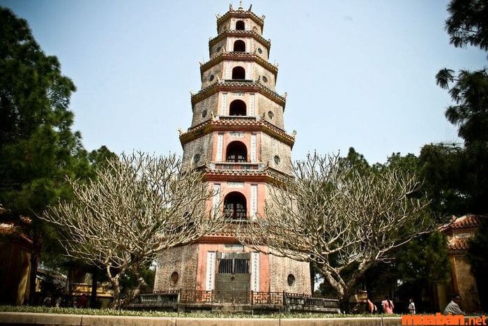 Kinh nghiệm du lịch Huế: Dạo quanh Chùa Thiên Mụ