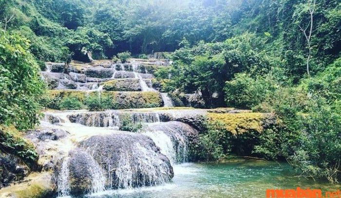 Khám phá thác Muốn không chỉ mang lại những bức ảnh tuyệt vời mà còn giúp bạn học hỏi thêm nhiều điều thú vị về du lịch Pù Luông.