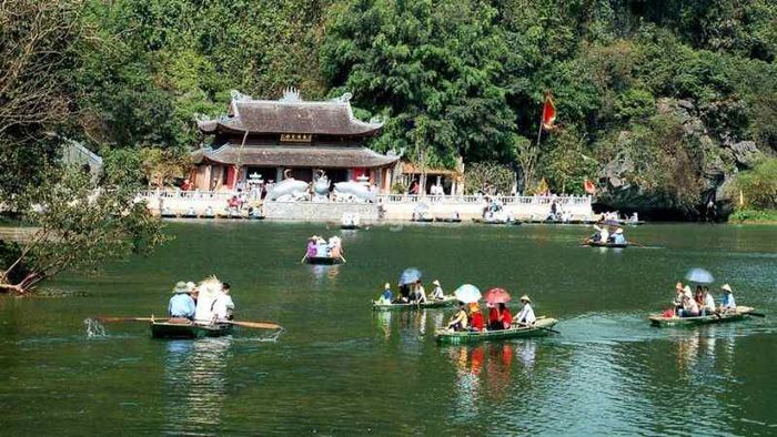 Chiêm ngưỡng Đền Trình trên hành trình đến chùa Hương – Nguồn: Internet