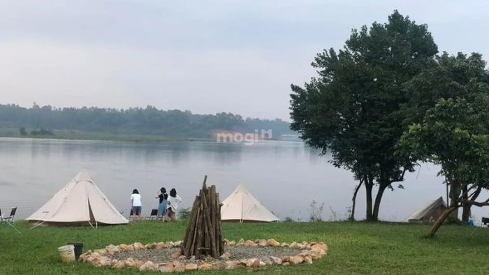 Hồ Đồng Mô – điểm nhấn nổi bật của khu du lịch - Nguồn: Internet