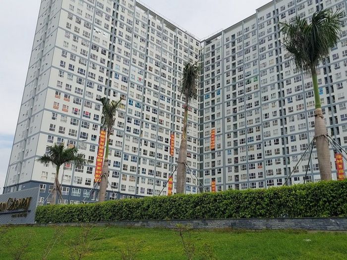 Băng rôn đỏ tại Saigon Gateway: Có chuyện gì đang xảy ra?