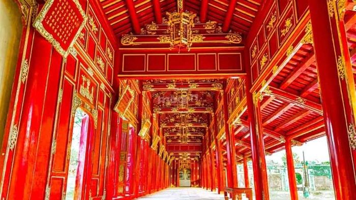 Nội thất tinh xảo, mang đậm dấu ấn thời gian