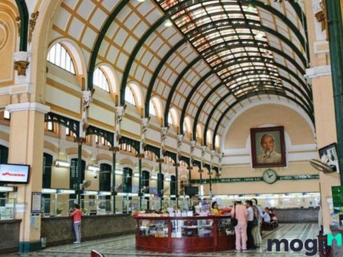 Bưu điện trung tâm Sài Gòn, công trình biểu tượng của thành phố, là một trong những điểm đến nổi bật với kiến trúc đặc sắc.