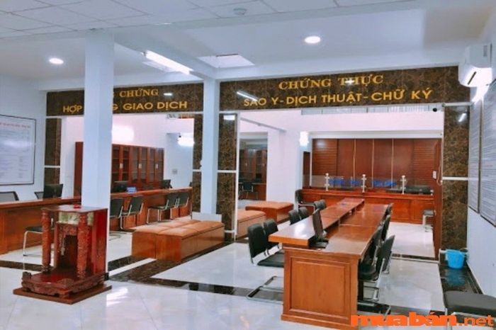 Ủy quyền là việc một bên giao quyền cho bên khác để thực hiện công việc thay cho mình.