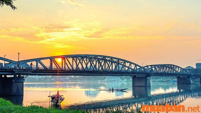 Huế có gì chơi? Khám phá Cầu Tràng Tiền