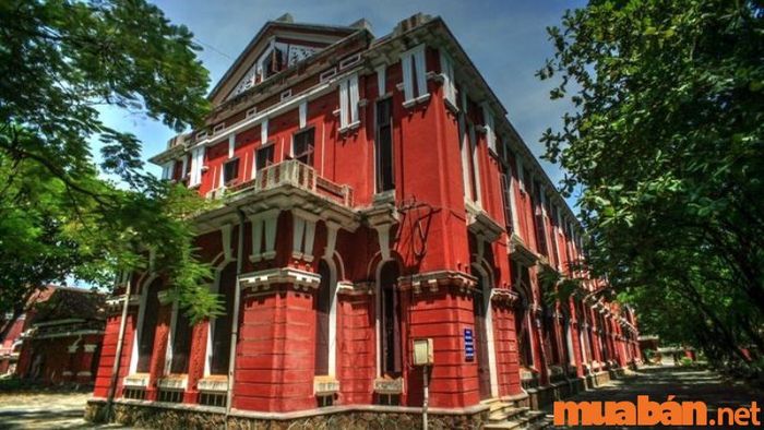 Huế có gì chơi? Khám phá Trường Quốc học Huế