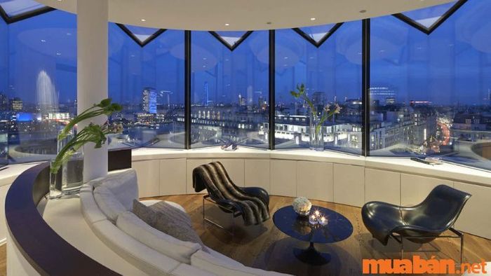 Căn hộ Duplex với cửa kính rộng rãi
