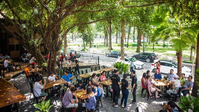 Hãy cân nhắc kỹ lưỡng về vị trí thuận tiện khi lên ý tưởng thiết kế quán cafe sân vườn