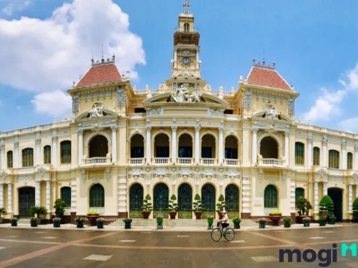 Trụ sở UBND TP Sài Gòn, một trong những biểu tượng kiến trúc của thành phố, đã được xây dựng vào năm 1898, mang đậm dấu ấn lịch sử và văn hóa.
