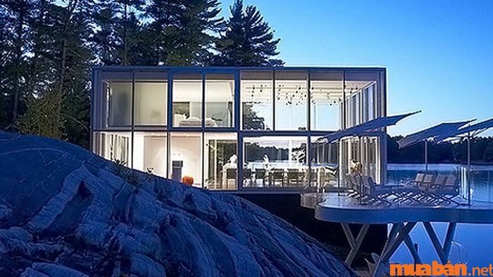 Mẫu nhà kính 2 tầng đẹp tại Lakefield, Ontario, mang đến không gian sống hoàn hảo, nơi bạn có thể hòa mình vào thiên nhiên.