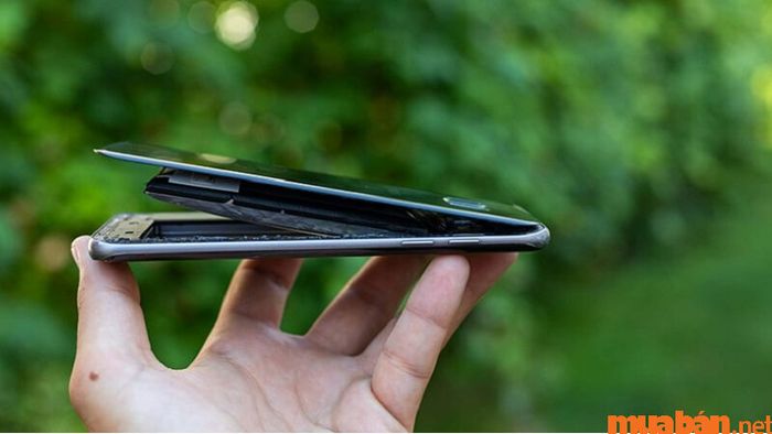 Vấn đề hở viền màn hình trên iPhone X