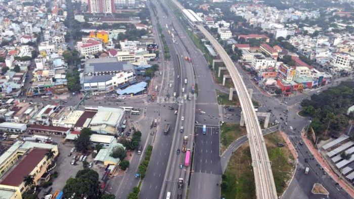 Các tuyến xe đi qua ngã tư Thủ Đức là những tuyến giao thông quan trọng kết nối nhiều khu vực trong thành phố.