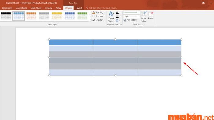 Chọn và kéo thả để bôi đen các dòng