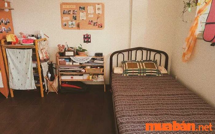 Phong cách tối giản trong trang trí phòng trọ giúp tối ưu hóa không gian, tạo ra một môi trường sống gọn gàng, dễ chịu và không kém phần tinh tế.