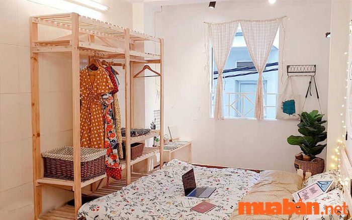 Việc tận dụng và tái chế các món đồ cũ không chỉ tiết kiệm mà còn giúp bạn trang trí phòng trọ một cách độc đáo và sáng tạo.