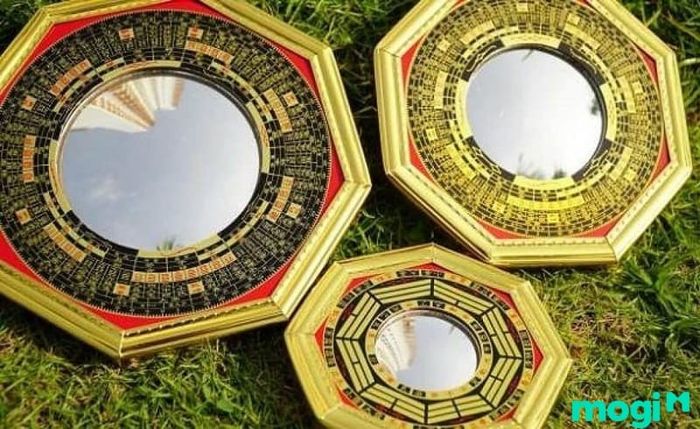 Gương bát quái dùng để giải trừ khí xấu theo Bát trạch minh cảnh