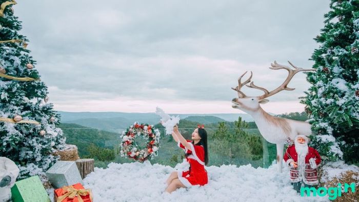 Trang trí Noel tại quán cafe