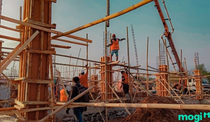 Nhân công là yếu tố cuối cùng cần được đưa vào bảng dự toán chi phí xây dựng nhà, ảnh hưởng đến sự hoàn thiện và tiến độ công trình.