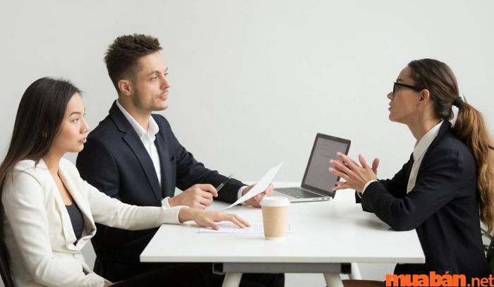 Bạn cần xem xét mức lương có đáp ứng được kỳ vọng và nhu cầu của bản thân hay không.