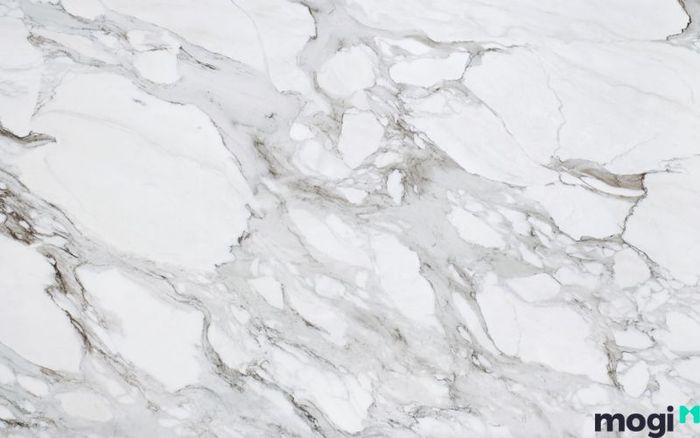 Đá Marble trắng tự nhiên là loại đá đặc biệt, nổi bật với màu sắc tinh khiết và vân đá độc đáo, thường được sử dụng trong những không gian sang trọng.