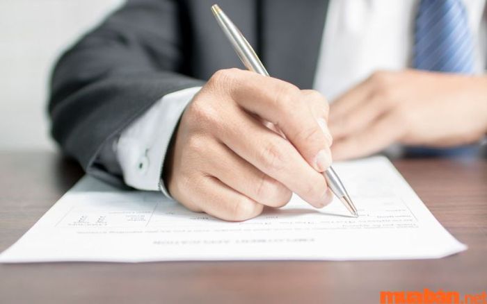 Giám đốc doanh nghiệp là người có quyền ký xác nhận mức lương trong giấy xác nhận lương của nhân viên.