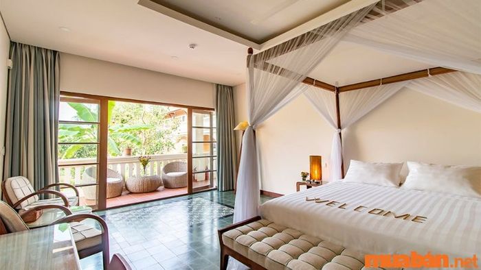 Cassia Cottage mang đến không gian thư giãn ấm cúng và gần gũi với thiên nhiên. Nơi đây nằm ở vị trí tuyệt vời, gần bãi biển xinh đẹp, hoàn hảo cho những ai yêu thích sự yên tĩnh và cảnh quan tuyệt mỹ của Phú Quốc.