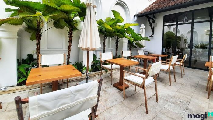 Mẫu 1: Thiết kế quán trà sữa nhỏ đẹp với không gian mở thông thoáng