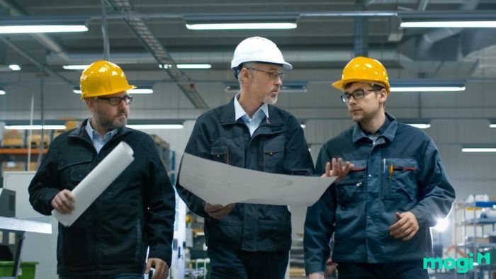 Vệ sinh công nghiệp là gì? Đây là dịch vụ làm sạch chuyên nghiệp cho các công trình lớn, giúp duy trì không gian làm việc và sinh hoạt an toàn và sạch sẽ.