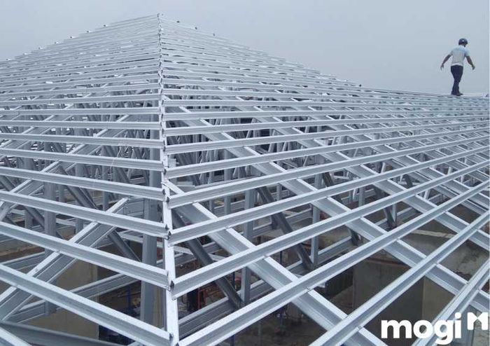 Xà gồ là gì? Tính toán khoảng cách giữa các thanh xà gồ mái tôn