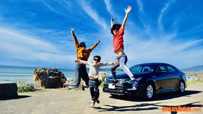 Nhiều du khách khi đến Phú Yên chọn thuê ô tô tự lái để thuận tiện cho việc di chuyển.