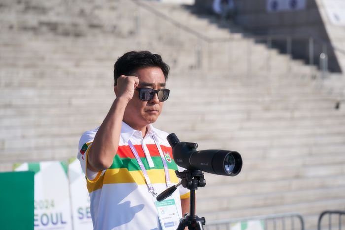 Cười Xuyên Biên Giới là bộ phim hài mới nhất đến từ Hàn Quốc.