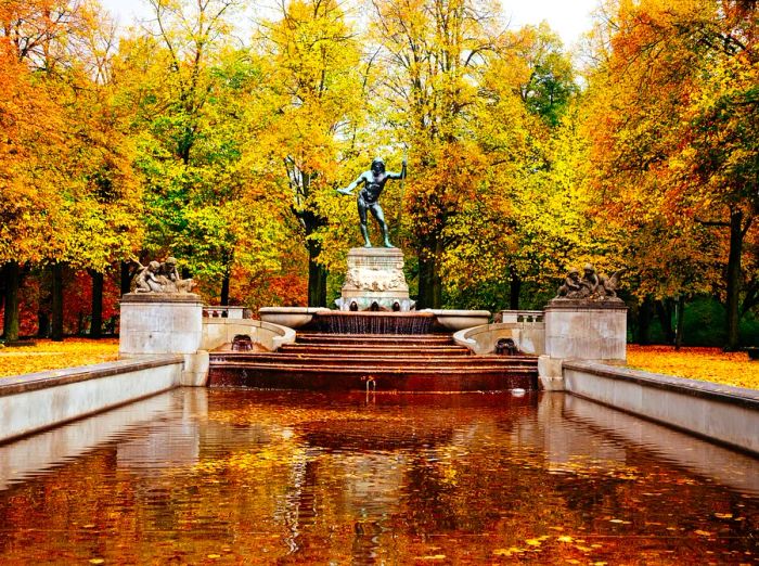 A fountain in Munich during autumn