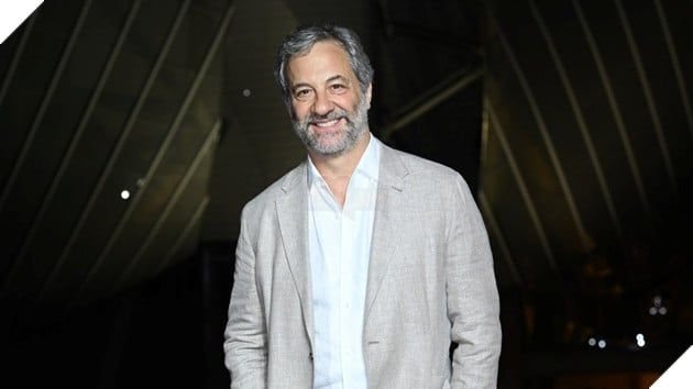 Judd Apatow, không chỉ là đạo diễn mà còn là một diễn viên, biên kịch và nhà sản xuất nổi tiếng người Mỹ. Sinh năm 1967, ông được công nhận là một trong những nhà làm phim hài xuất sắc nhất trong ngành điện ảnh.