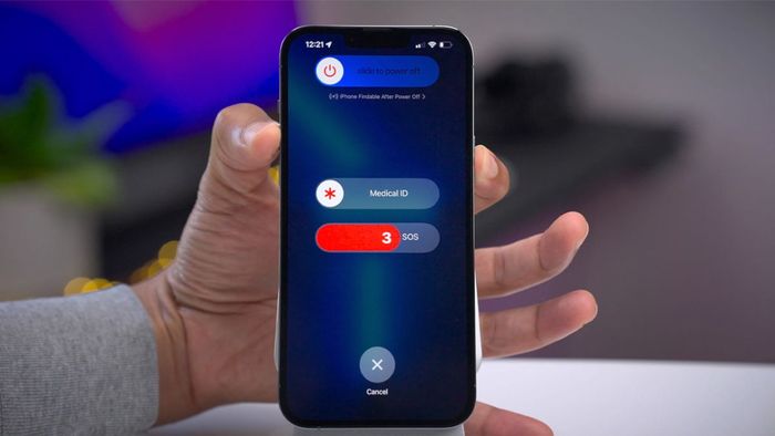 Một cách đơn giản để tăng tốc độ mạng 4G trên iPhone là khởi động lại thiết bị. Việc này giúp iPhone thiết lập lại kết nối mạng và tìm kiếm sóng 4G ổn định hơn, từ đó cải thiện hiệu suất truy cập internet.