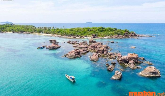Quần đảo An Thới là một hệ thống gồm 18 hòn đảo lớn nhỏ, mang đến cho du khách nhiều cơ hội khám phá và trải nghiệm.
