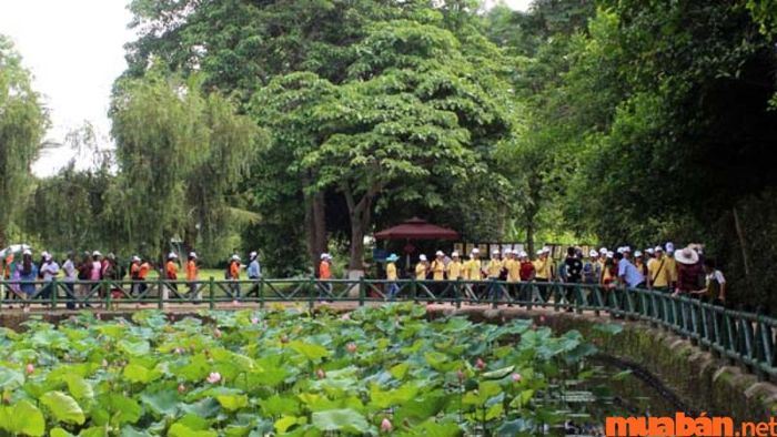 Vinh có gì chơi - Làng Sen quê Bác là điểm đến đầy ý nghĩa không thể thiếu trong hành trình khám phá vùng đất này.