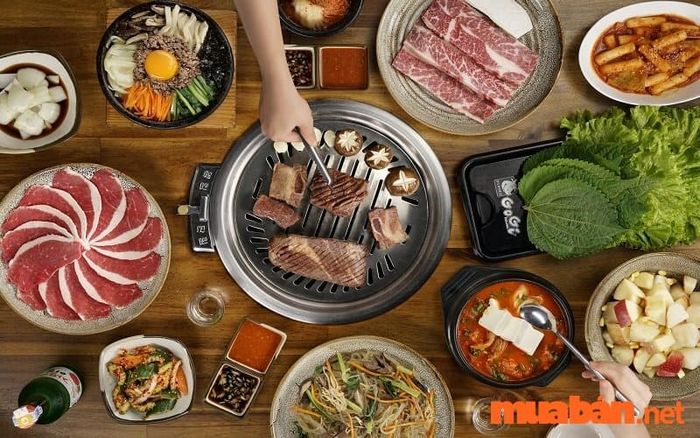 Gogi House mang đến những món thịt nướng hấp dẫn, nổi bật với hương vị đặc trưng của ẩm thực Hàn Quốc, thu hút thực khách ngay từ lần đầu thưởng thức.