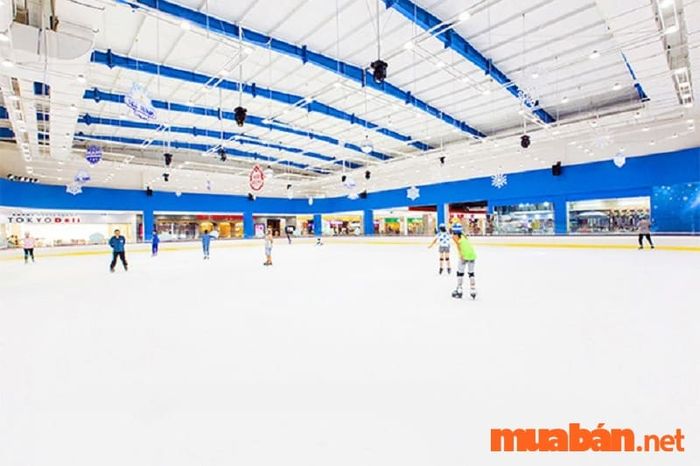 Landmark 81 có gì thú vị? Đến ngay Vincom Ice Rink để trải nghiệm sân băng tuyệt vời!