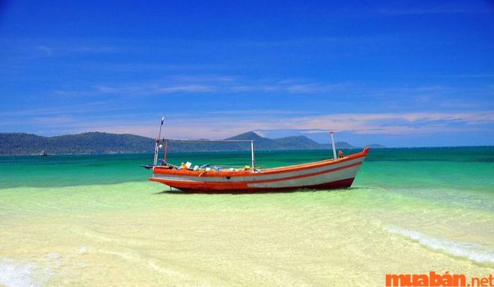 Cửa Cạn là một trong những bãi biển đẹp, đứng ở vị trí thứ 9 trong danh sách các bãi biển tuyệt vời ở khu Bắc Phú Quốc.