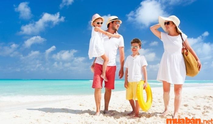 Tránh bơi khi có sóng lớn, dù bạn đang ở bất kỳ bãi biển tuyệt đẹp nào của Phú Quốc.
