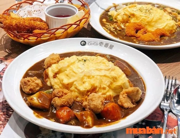 Món cà ri Nhật tại nhà hàng CoCo Ichibanya là sự kết hợp hoàn hảo giữa hương vị đậm đà và nguyên liệu tươi ngon. Đây là món ăn bạn không thể bỏ qua khi đến nhà hàng này.