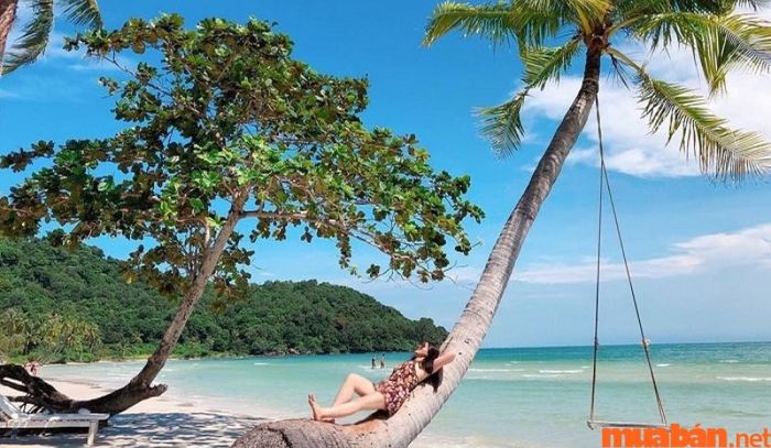 Bãi Khem vinh dự xếp thứ 2 trong danh sách các bãi biển đẹp nhất khu vực phía Nam Phú Quốc, luôn là điểm đến yêu thích của du khách.